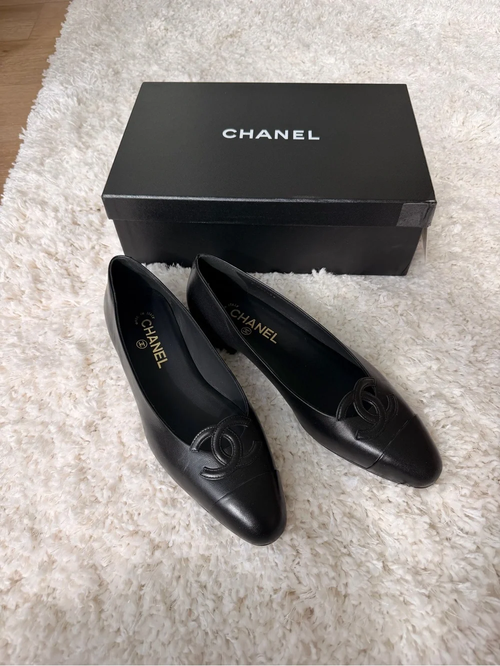 CHANEL Black Leather CC Logo Ballet Flats sz 39.5